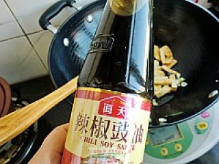 家常小炒菜----韭菜炒豆腐的做法步骤：4