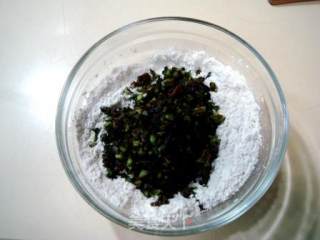 美味饮酒小吃“炸香椿小面鱼”的做法步骤：2