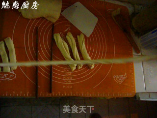 自制健康鲜奶麻花的做法步骤：2