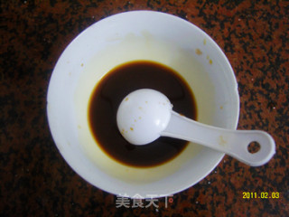 【豉香酿鱿鱼】的做法步骤：2