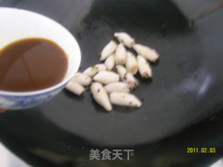【豉香酿鱿鱼】的做法步骤：2