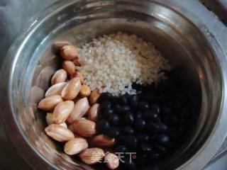 健脾补肾——黑豆花生豆浆的做法步骤：3