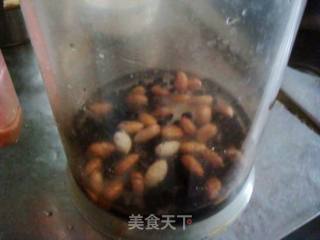 健脾补肾——黑豆花生豆浆的做法步骤：3