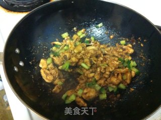 酱爆鸡丁的做法步骤：3