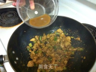 酱爆鸡丁的做法步骤：3