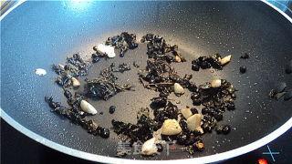 紫苏豆豉焖茄子的做法步骤：2