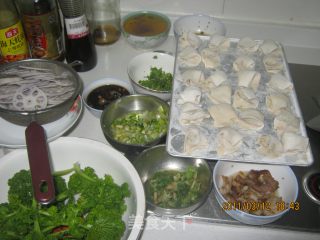 荠菜虾皮馄饨的做法步骤：2