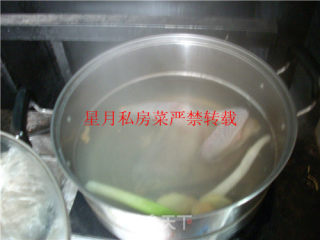 星月私房菜--白斩鸡的做法步骤：2