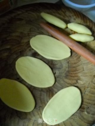 贴饼子熬小鱼的做法步骤：3