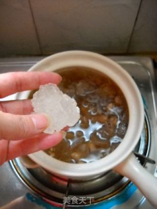 薏米花生银耳羹的做法步骤：2