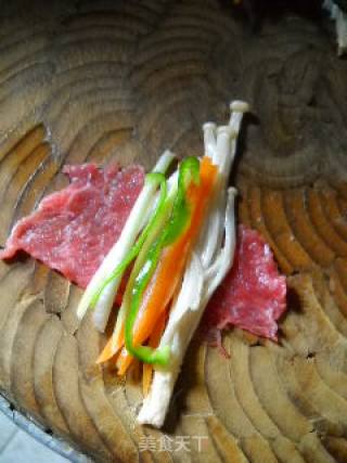 微波金针牛肉卷的做法步骤：3