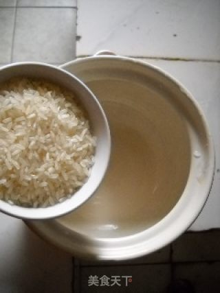 洋葱沙茶煲仔饭的做法步骤：3