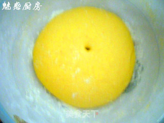 无黄油胡萝卜蜜红豆小面包的做法步骤：2