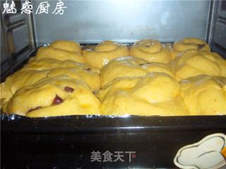 无黄油胡萝卜蜜红豆小面包的做法步骤：2