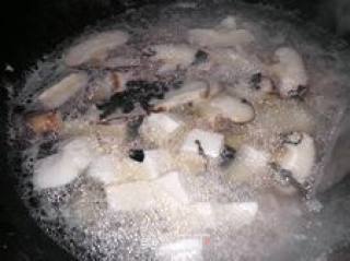 家常开胃羹-----豆腐花菇肉丝羹的做法步骤：4