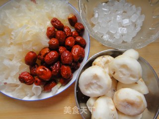 银耳荸荠汤的做法步骤：2