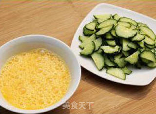 黄瓜炒蛋的做法步骤：3