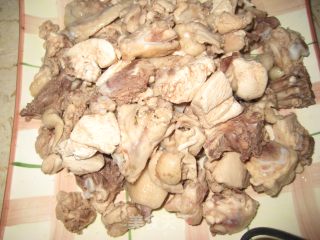 香菇炖鸡的做法步骤：2