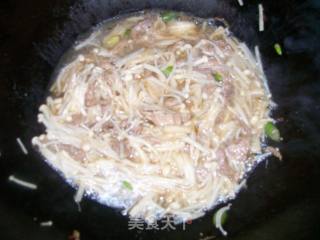 金针菇炒肉的做法步骤：2