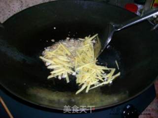 家常菜肴@@蒜苗炒烧肉的做法步骤：4