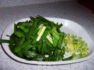 肉丝千张炒韭菜的做法步骤：4