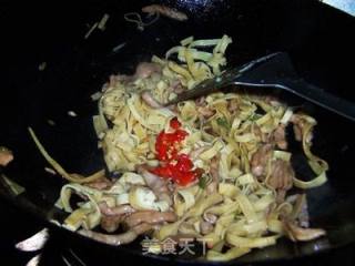 肉丝千张炒韭菜的做法步骤：4