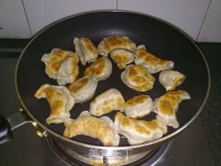 【脆皮小煎饺】的做法步骤：4