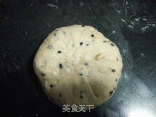 黑芝麻酥皮蜜豆面包的做法步骤：3