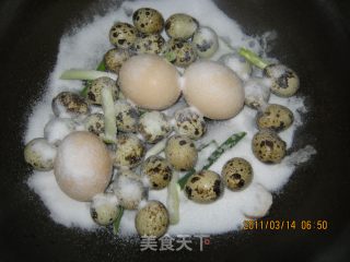 盐焗蛋的做法步骤：2