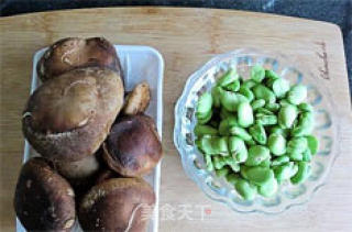香菇炒蚕豆的做法步骤：2