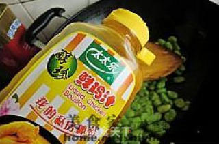 香菇炒蚕豆的做法步骤：2
