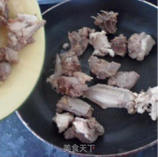 热火朝天——麻辣火锅鸡的做法步骤：2