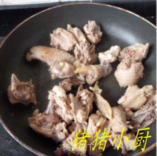 热火朝天——麻辣火锅鸡的做法步骤：2
