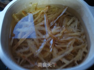 柴鱼花生粥的做法步骤：2