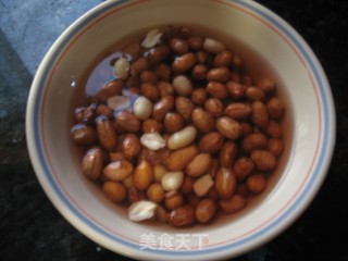 柴鱼花生粥的做法步骤：2