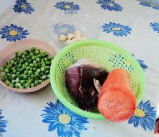 豌豆炒腊肉的做法步骤：2