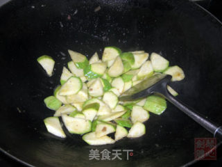 猪面肉炒西葫芦的做法步骤：3