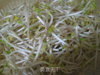 豆芽菜素炒饼的做法步骤：2