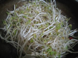 豆芽菜素炒饼的做法步骤：2