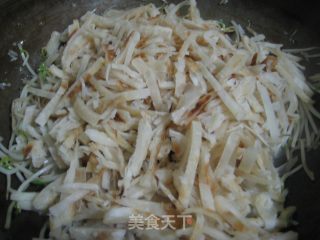 豆芽菜素炒饼的做法步骤：2