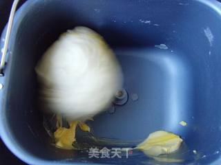 肉松培根面包的做法步骤：2