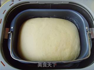 肉松培根面包的做法步骤：2