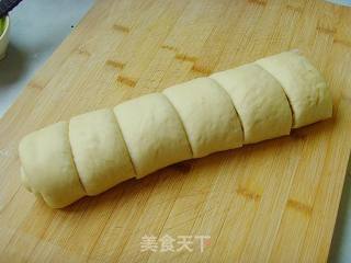肉松培根面包的做法步骤：2