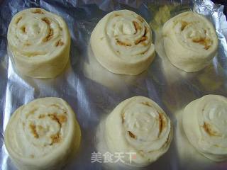 肉松培根面包的做法步骤：2