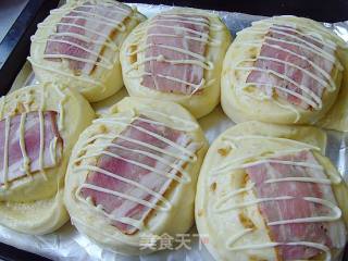 肉松培根面包的做法步骤：2