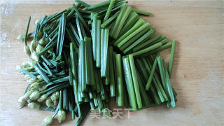 美味快手菜虾仁炒韭菜花的做法步骤：2