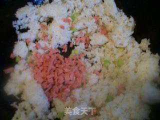 蛋炒饭的做法步骤：2
