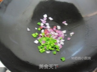 【黑椒芝士腊肠饭】的做法步骤：2
