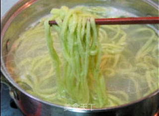 菠菜手擀面的做法步骤：4