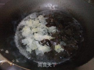 拌双耳的做法步骤：2